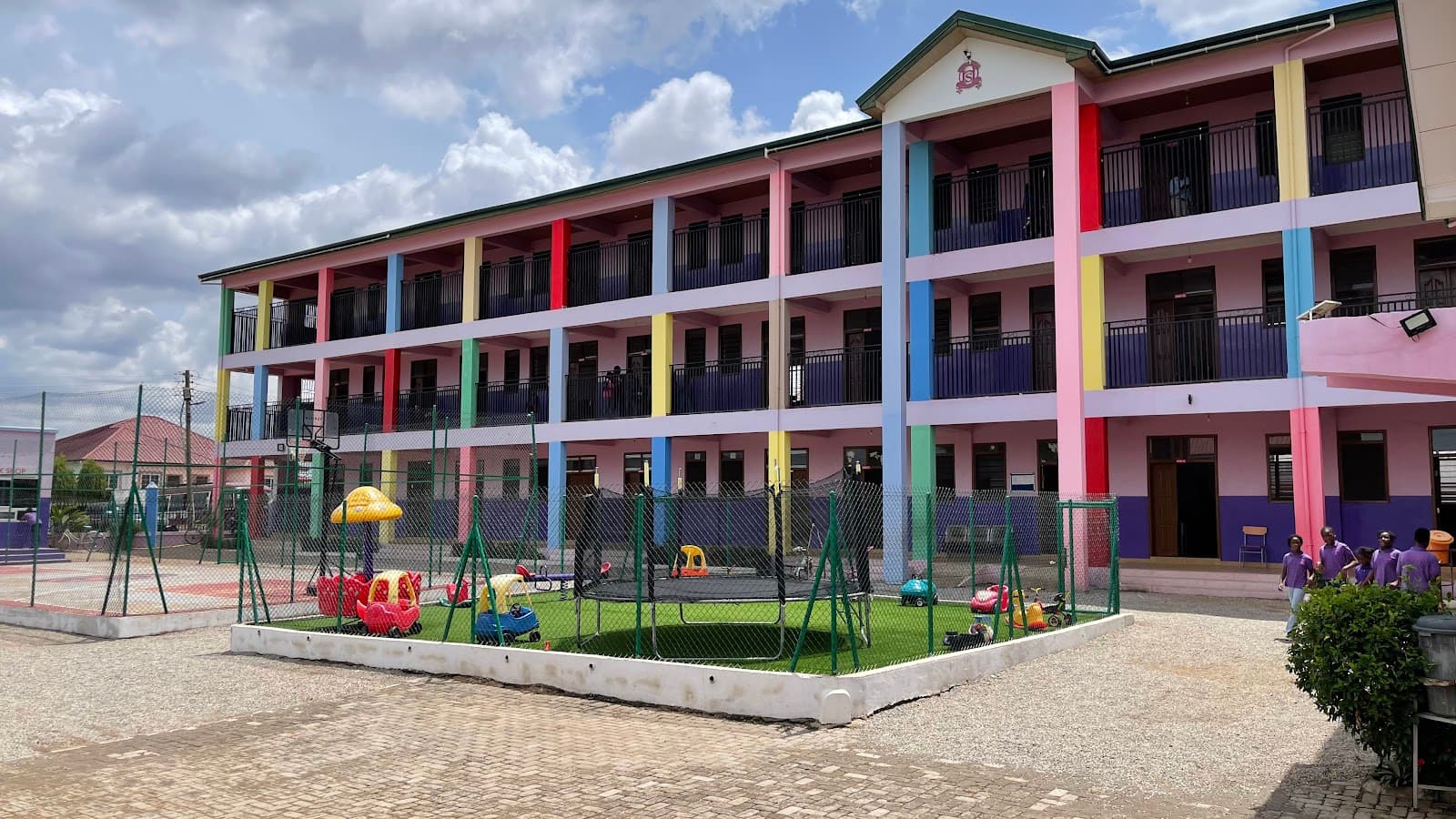 Hydeson School campus